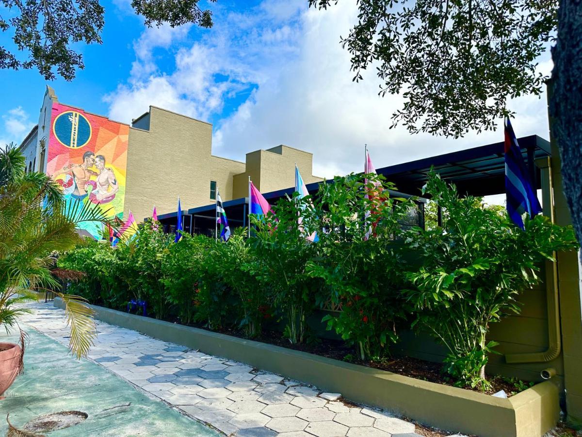 Mari Jean Hotel - All Adults Welcome سانت بطرسبرج المظهر الخارجي الصورة