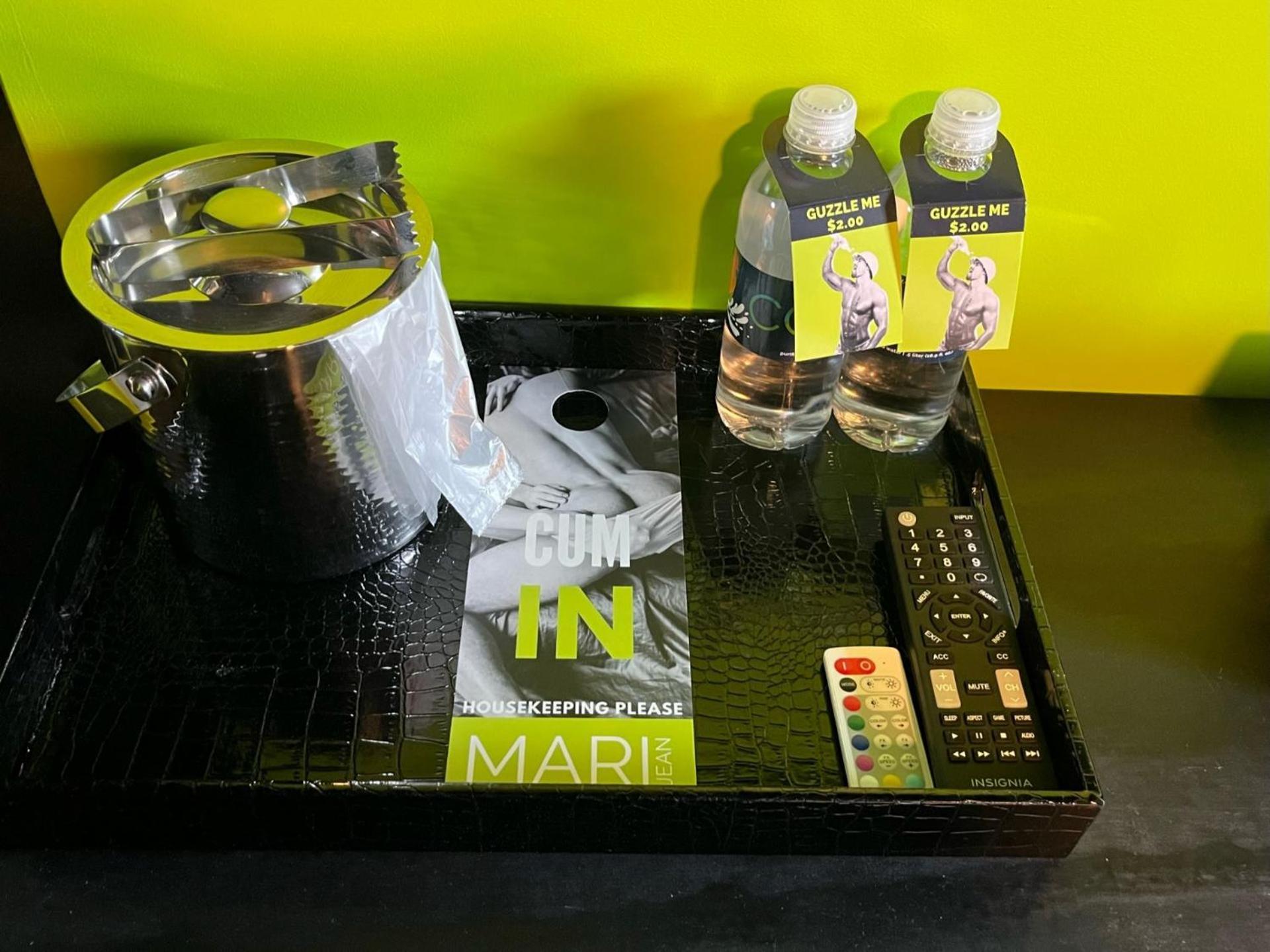 Mari Jean Hotel - All Adults Welcome سانت بطرسبرج المظهر الخارجي الصورة