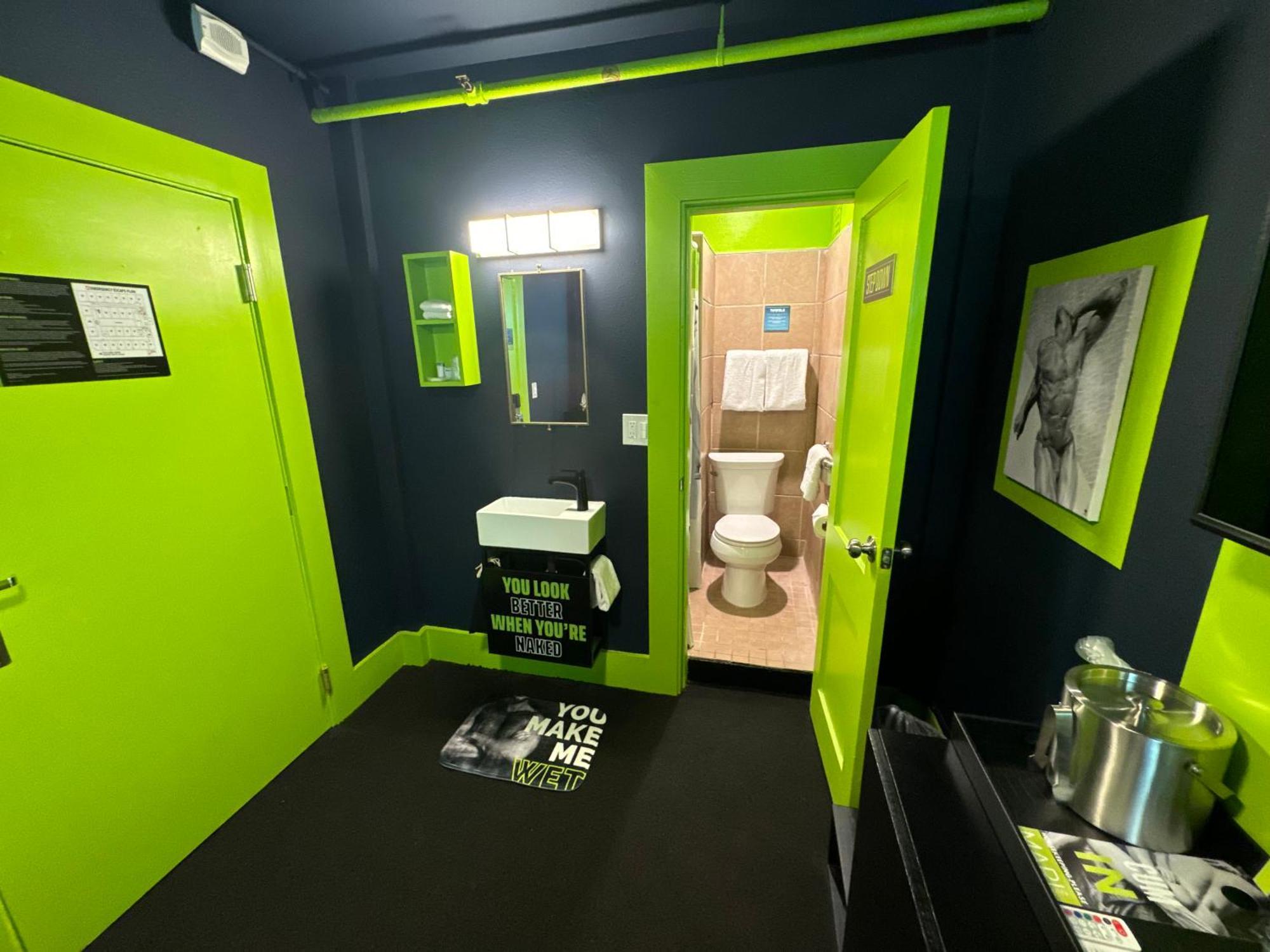 Mari Jean Hotel - All Adults Welcome سانت بطرسبرج المظهر الخارجي الصورة